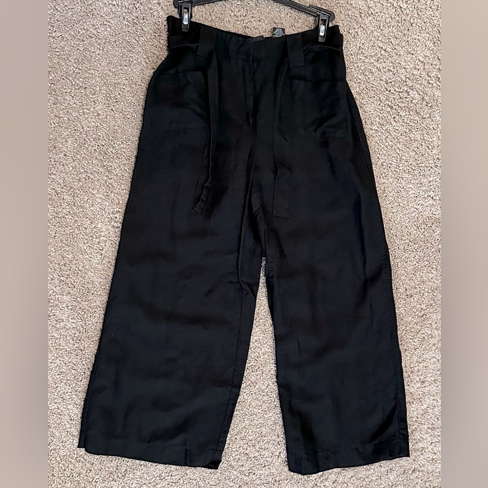 New York & Co Black cropped Linen pants.